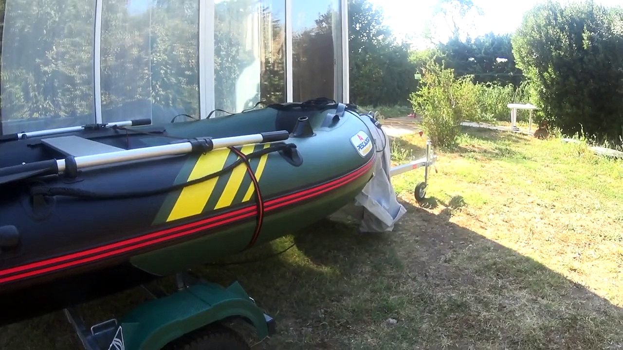 bâteau pneumatique de pêche