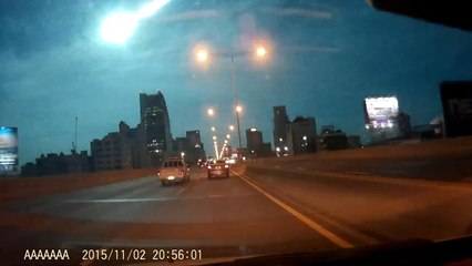 Meteor lights up sky in Bangkok - Thailand 2 Nov 2015