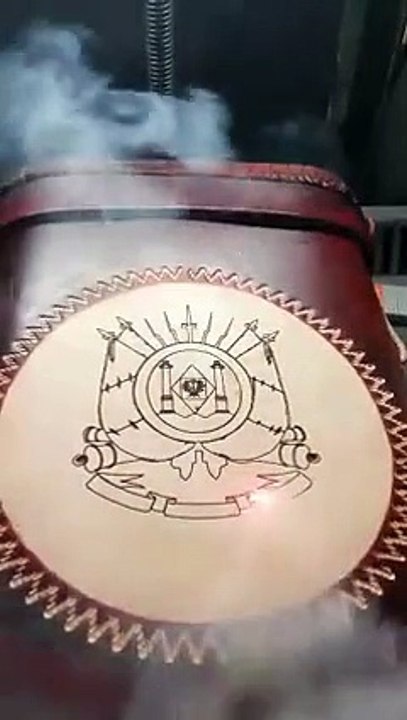 Onde foi parar o artesanato. Veja o que a maquina faz.