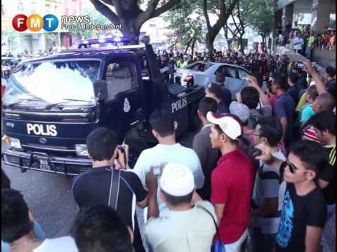 Bersih 3.0 witnesses: 'Overturn police car to save life'