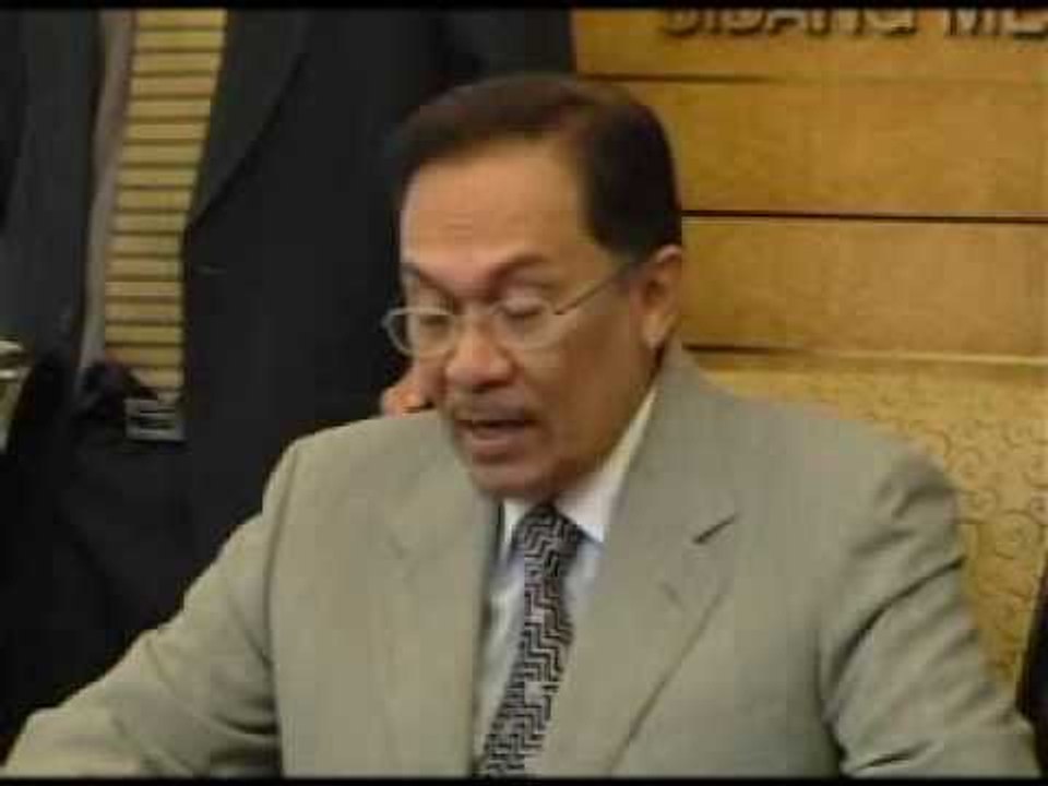 FMT 10DIS - ANWAR KEBERGANTUNGAN NEGARA TERHADA...
