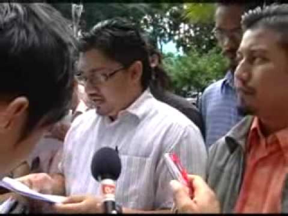 FMT 03 DIS   SAMM SERAH LAPORAN RASMI KES RASUAH POLITIK KE BUKIT AMAN