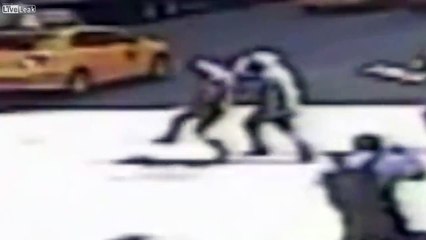 LiveLeak Serial Hammer Attacker shot in the middle of Manhattan