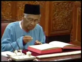 FMT 16DIS - SYED HUSIN ALI ANGKAT SUMPAH SEBAGAI SENATOR DEWAN NEGARA.wmv