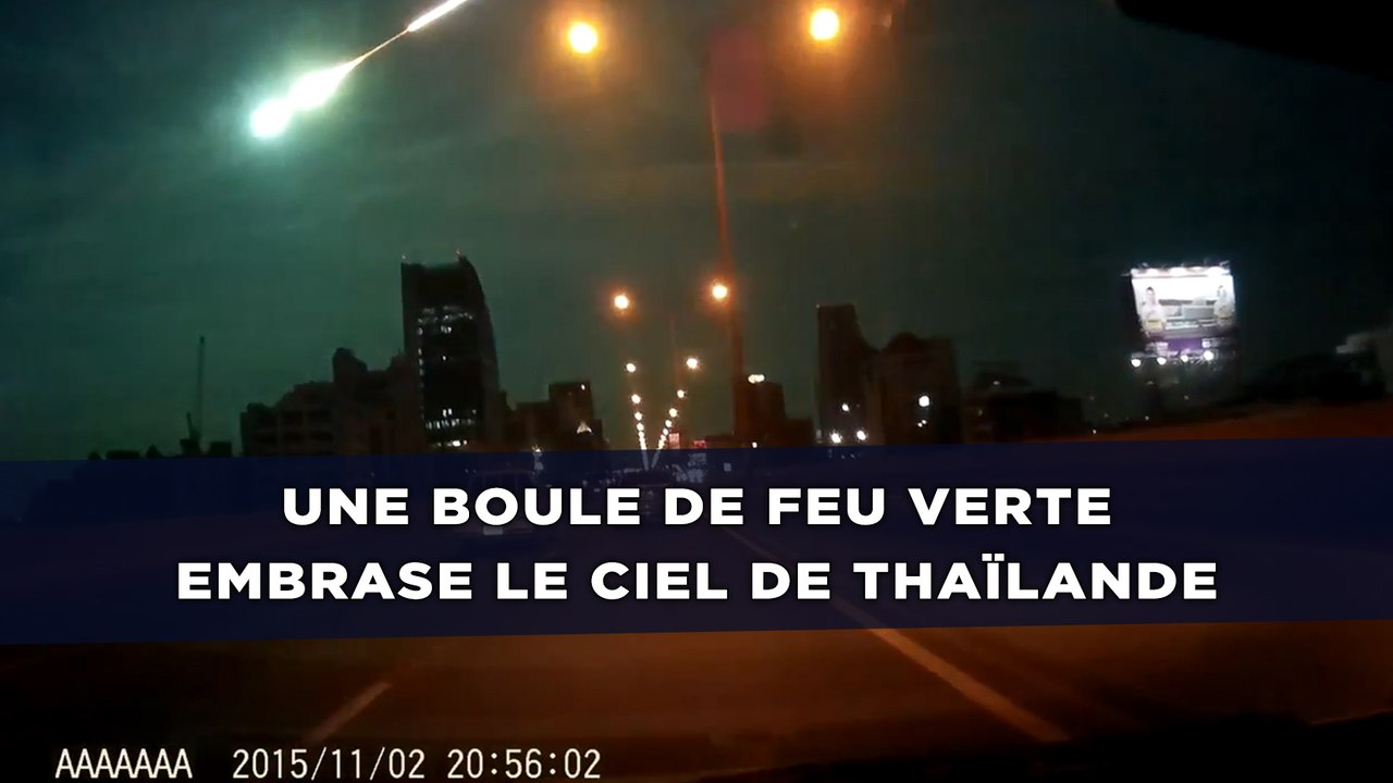 Une boule de feu verte embrase le ciel de Thaïlande