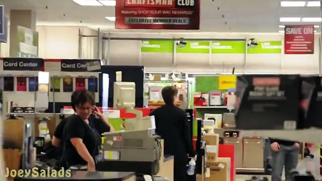 Bloody_Body_in_Suitcase_Prank Best_Public_Pranks