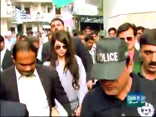Ayyan Ali received a gift from elderly young fan