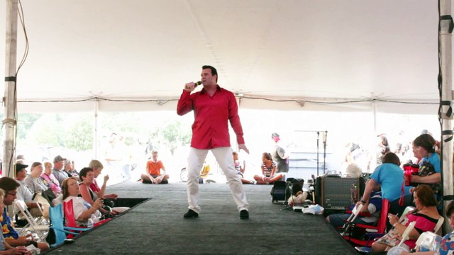 Casper Slee sings 'Elvis medley' Elvis Week 2014