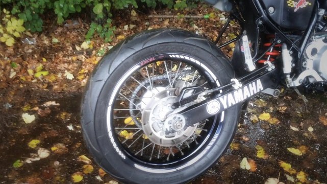 [Bikeporn] Yamaha DT 125 - Blue