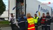 Les pompiers sauvent 15 migrants bloqués dans un camion frigorifique