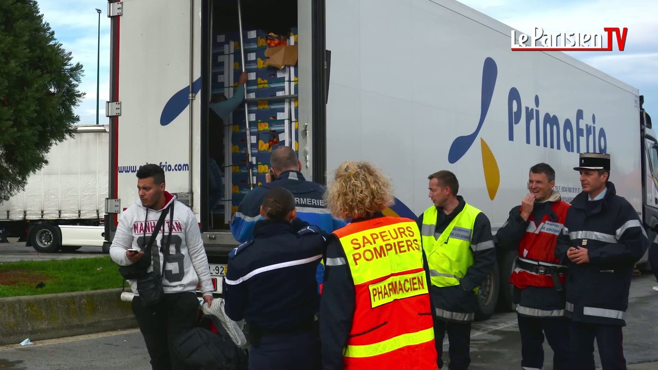 Les pompiers sauvent 15 migrants bloqués dans un camion frigorifique