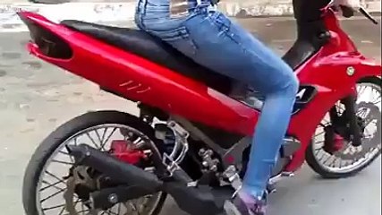 Gurl Driving Bike... Really Amazing