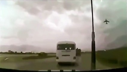 UNBELIVABLE footage of a plane crash