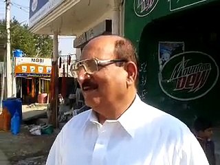 Dewalian Squadron Leader (R) Ghulam Abbas talking to Public about Health on BD Election Day 2015