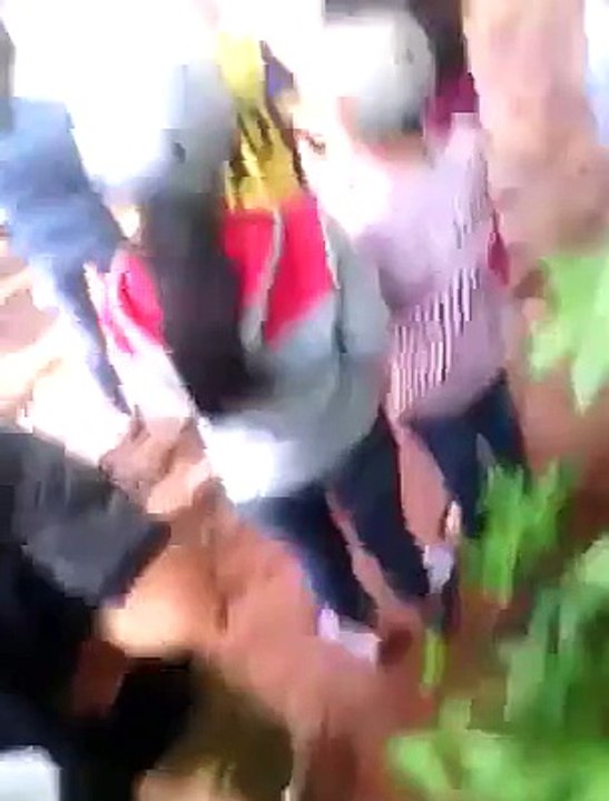 سبحان الله العظيم الرزاق شاهد عين ماء تخرج من الأرض إلى السماء