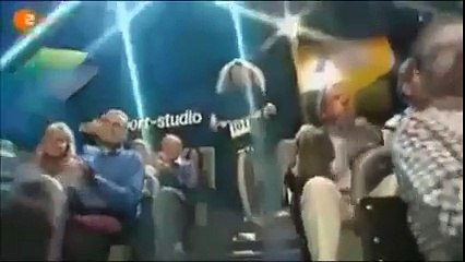 في كل كارثة موجودة لازم لازم تلقى فيها إمرأة