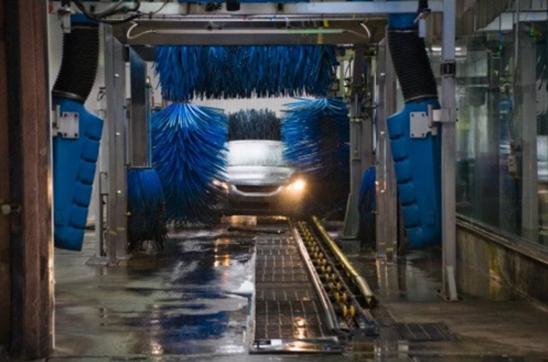 Fail: Car Wash Manager Goes Through Spin Cycle Scrub-Down
