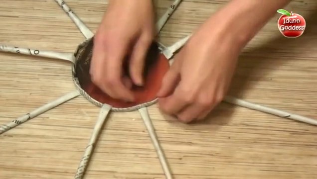 How to Make a Basket from Recycled Newspaper - Handmade Basket Made of Newspapers