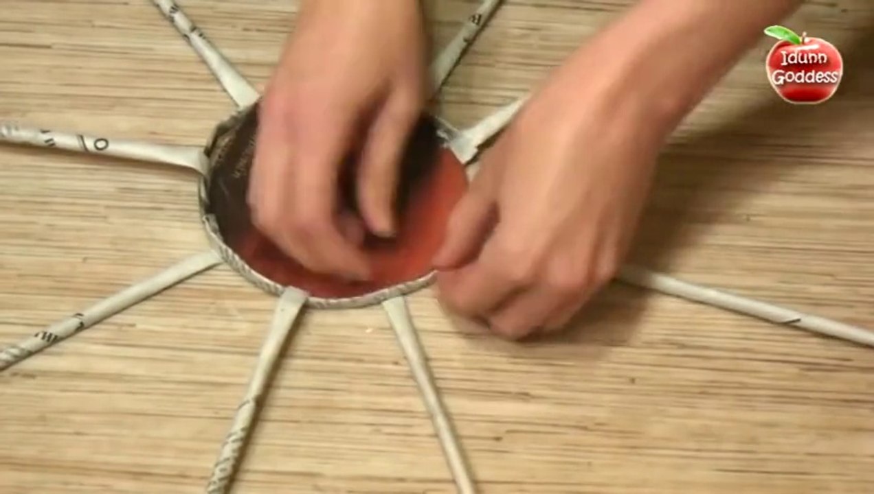 How to Make a Basket from Recycled Newspaper - Handmade Basket Made of Newspapers