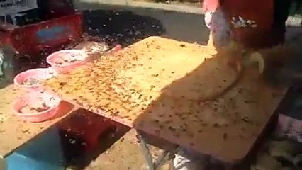 Chinese street food vendor isn't going to let a few bees stop him.