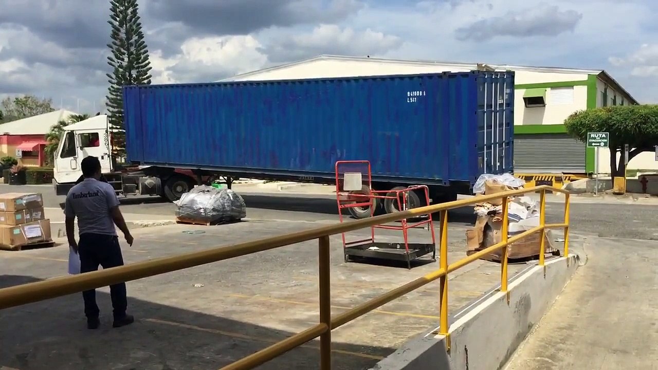How not to Park a Truck! is this the Worst Driver?