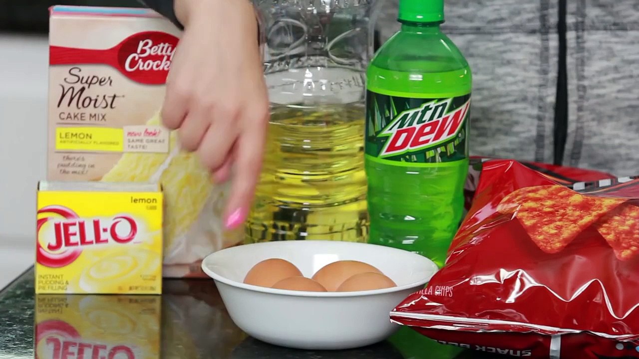 HOW TO MAKE CHEESEBURGER CUPCAKES - NERDY NUMMIES
