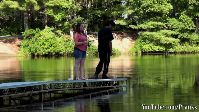 CAMERA ASCUNSA 2015 -CELE MAI ADEVARATE SPERIETURI - (MORI DE RAS)