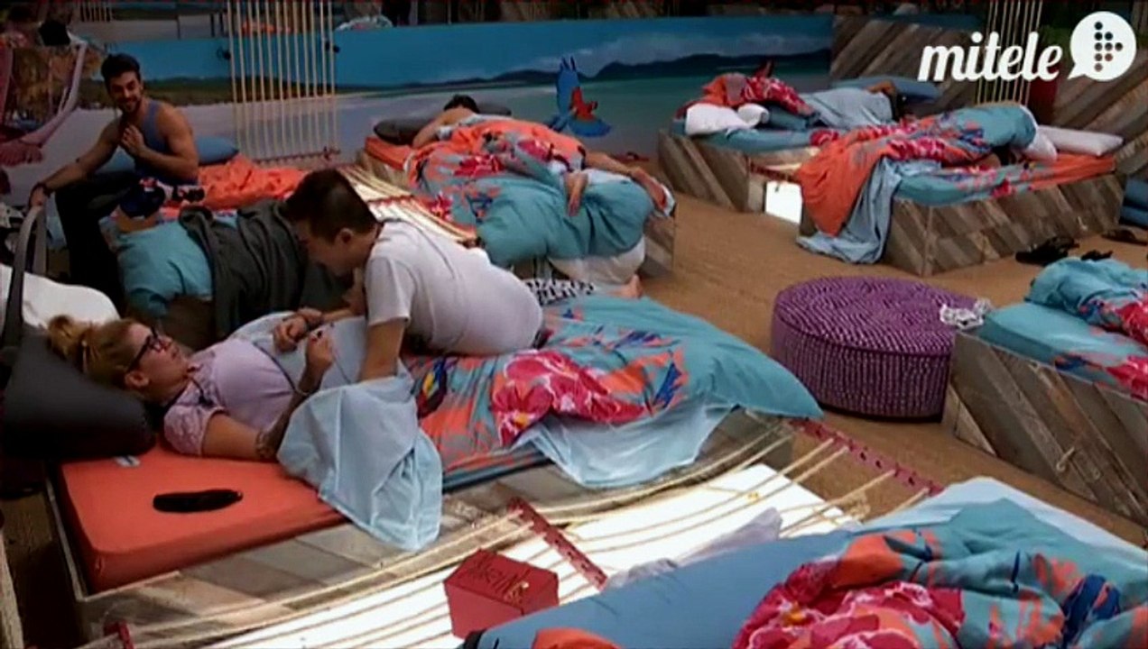 Vera y Nied beso de buenas noches 04-11-2015
