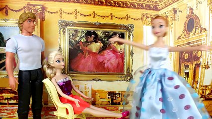 Cinderella Wedding with Frozen Elsa & Anna. Disney Princess Dolls Fight Over Who Gets Marr