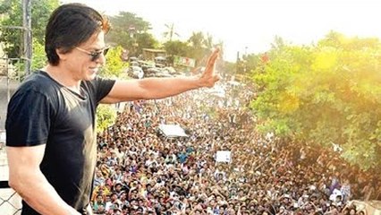 Shahrukh Khan Shoots For Fan On His 50th Birthday