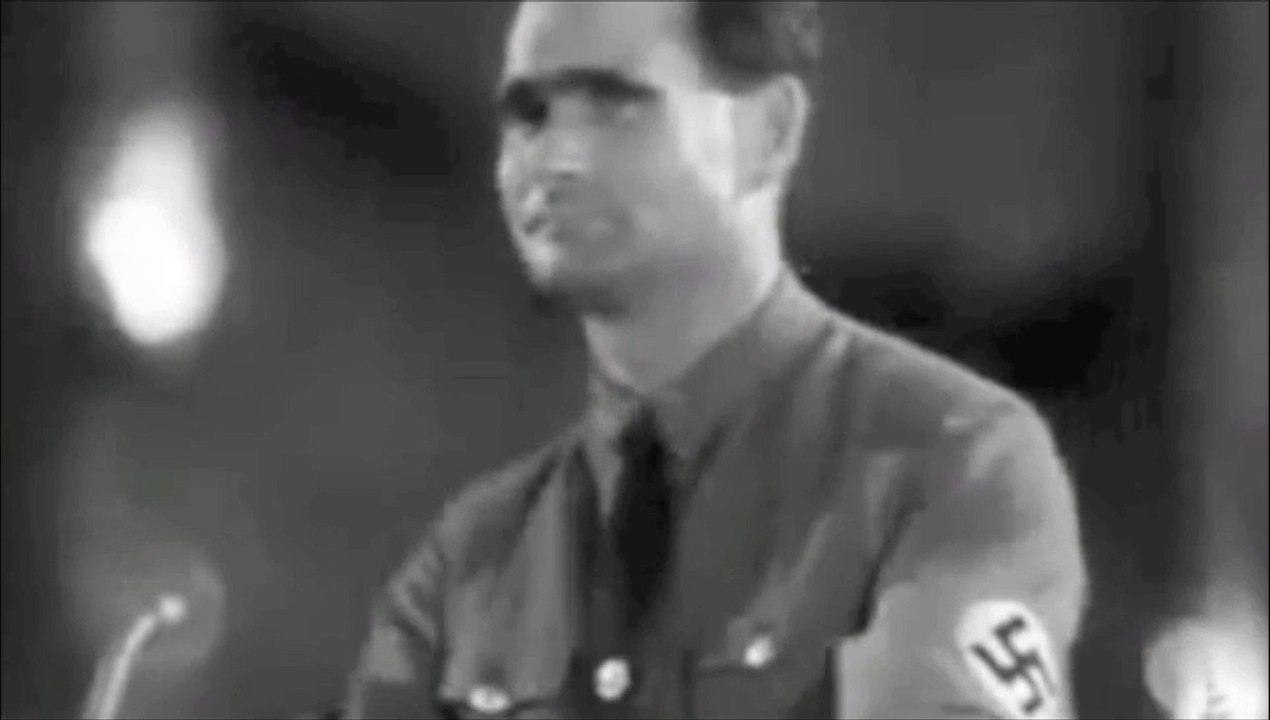 Rudolf Heß . Nazi Salute