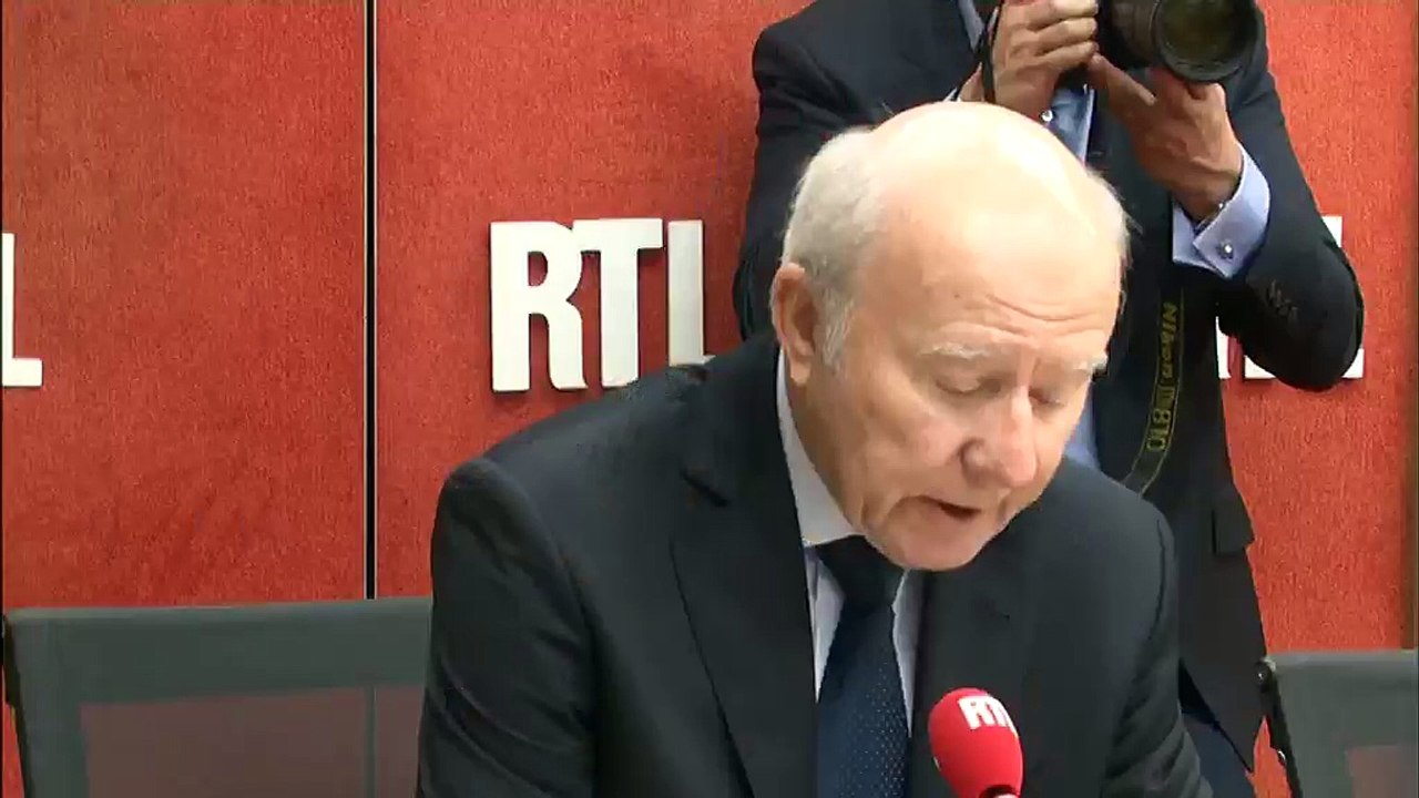 Nicolas Sarkozy "n'a pas l'intention d'interroger Manuel Valls pour savoir ce qu'il doit dire ou pas"