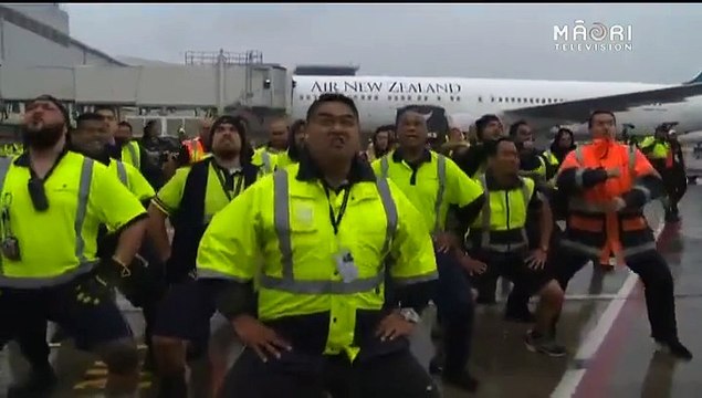 Un haka sur le tarmac pour les All Blacks