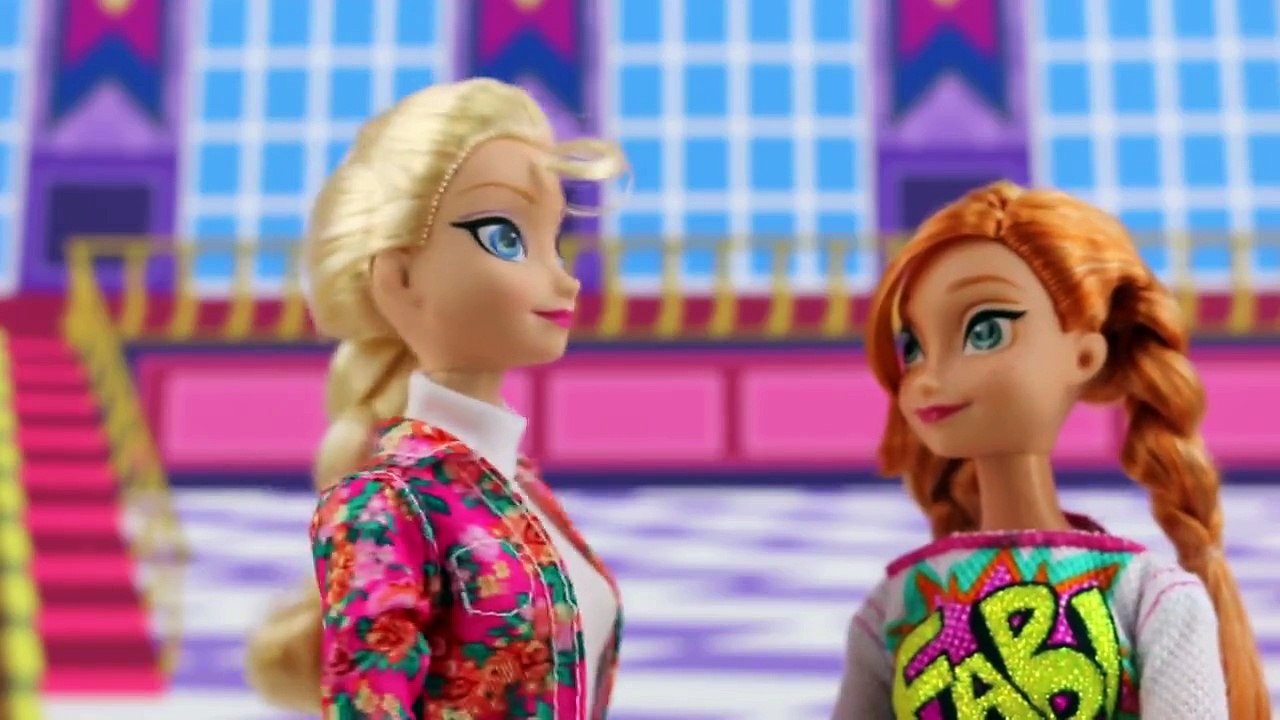 Frozen Anna Saves Mermaid Elsa after Hans Spell to Become King. DisneyToysFan