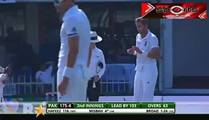 Broad doing something suspicious with the ball in 3rd tesday 4pak vs eng-) (1)