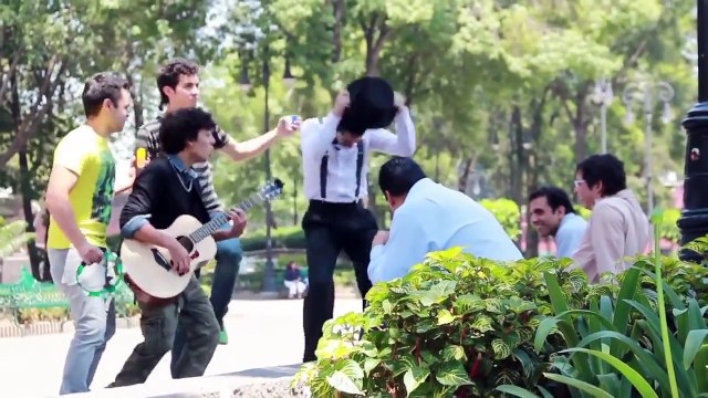 ► Dedicando Canciones | Duro contra el muro | Bromas Pesadas | Videos de Risa