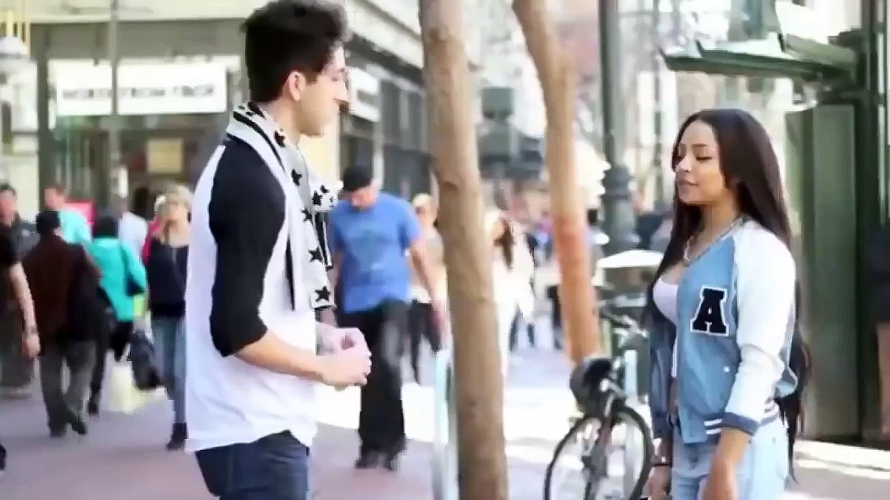 pegadinhas beijando mulheres Super Gata Bem Sexy Best Kissing Pranks Of 2015 HQ