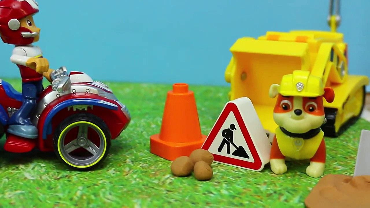 Paw Patrol Robo Dog Saves Chase and Everest with Marshall from Rubble Road Construction Pa