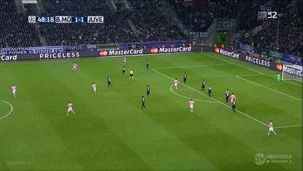 Pogba mostra-nos como se faz um magnifico elástico.