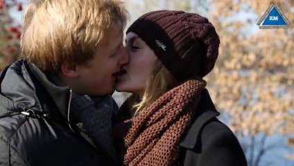 Как поцеловать нежно парня