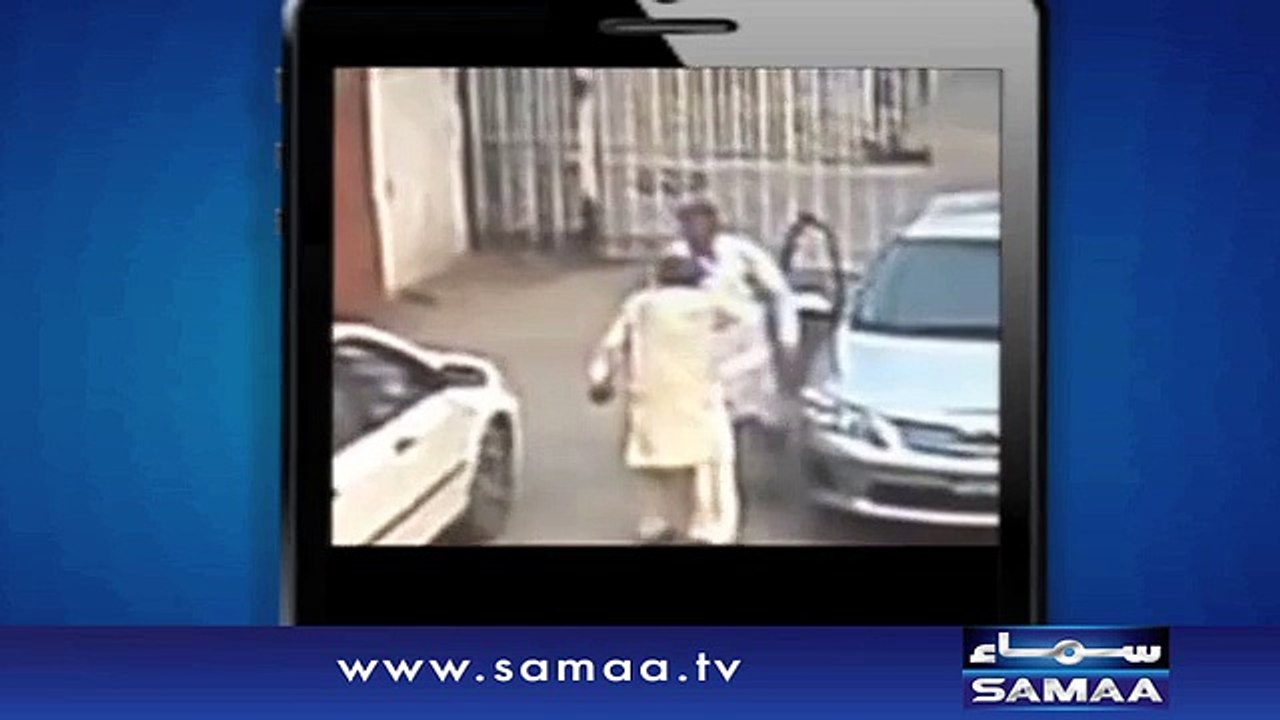 Deputy Director Faisalabad Development Authority (FDA) Slapped An Elderly Security Guard