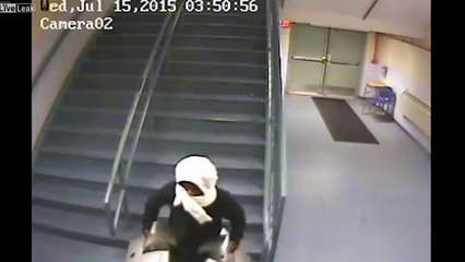 LiveLeak - Two Apple Computers Per Thief