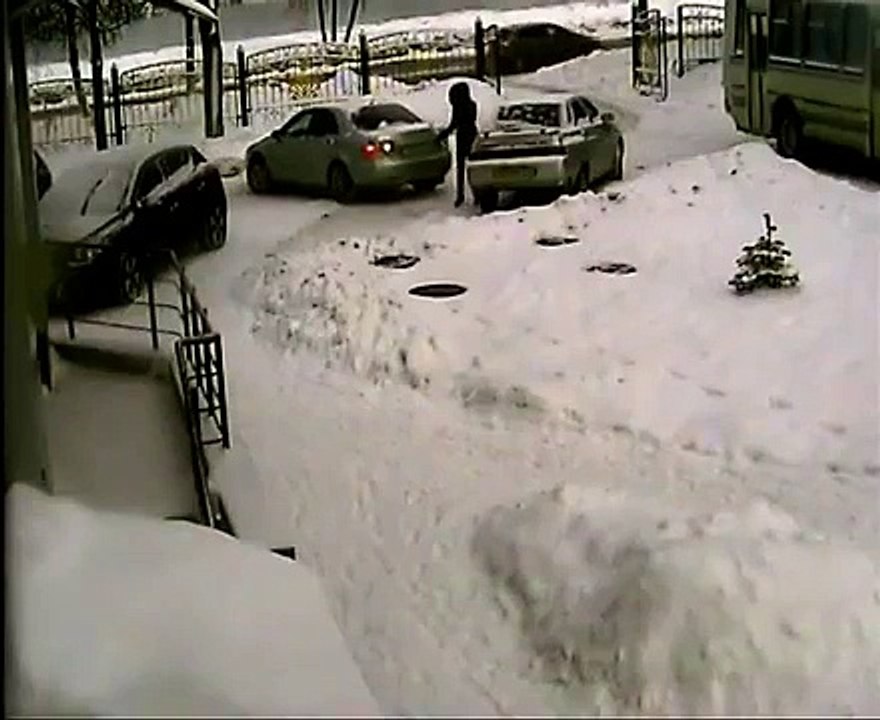 Stupid woman driver and her parking skills
