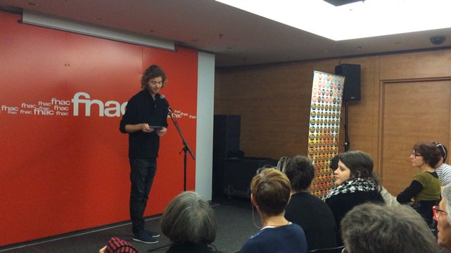 La chanteuse Jain en showcase à la Fnac à Nantes, le 4 novembre