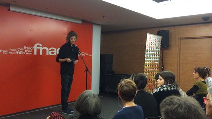 La chanteuse Jain en showcase à la Fnac à Nantes, le 4 novembre