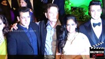 Salman Khan & Shahrukh Khan’s KISS Goes Viral - WATCH VIDEO