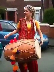 Download Video: Iss perdesi larki ka doll sunay, des perdes, punjabi doll, punjabi bhangra, punjabi girl talent, pakistani talent, punjabi girls dance, local girls dance, desi girls dance, home girls dance