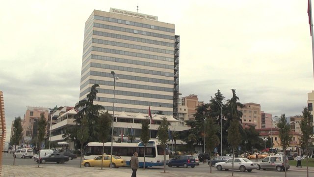 Report TV - Rriten taksat për siguracionin e makinave, hotelet, birrën, verën e prodhuar në vend