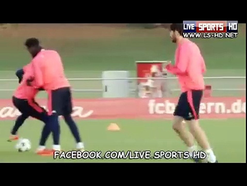 Xabi Alonso teaches Robben how to play ! Super Skills by Xabi