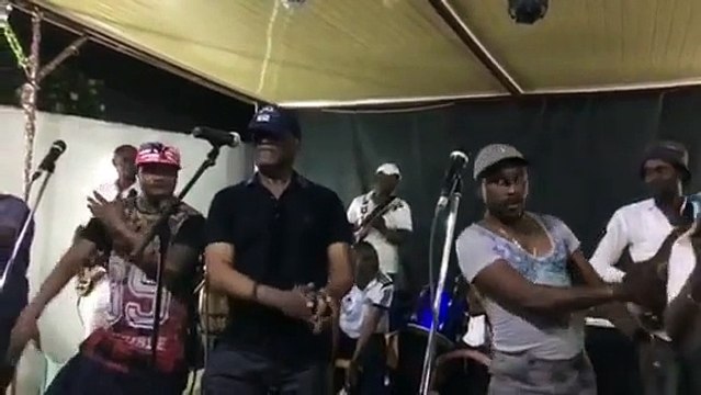 Zaiko Langa Langa et Jossart N'yoka Longo - Selfie 207